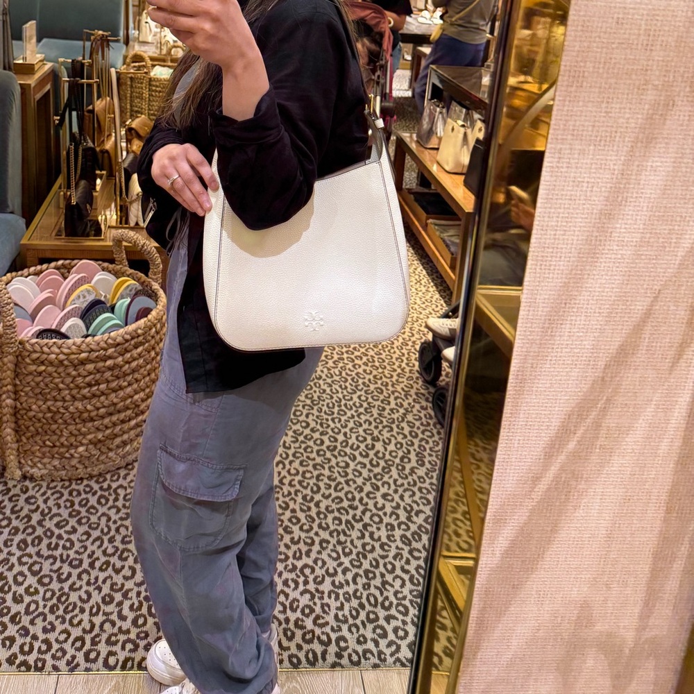 NWT, Tory Burch thea large bucket  Leather Shoulder Bag new ivory - Picture 12 of 12